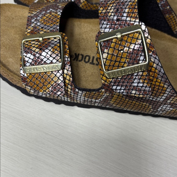 Birkenstock Arizona sandals in the "Brown Python" colorway.NWT Size 8-8.5 Women - Picture 5 of 9